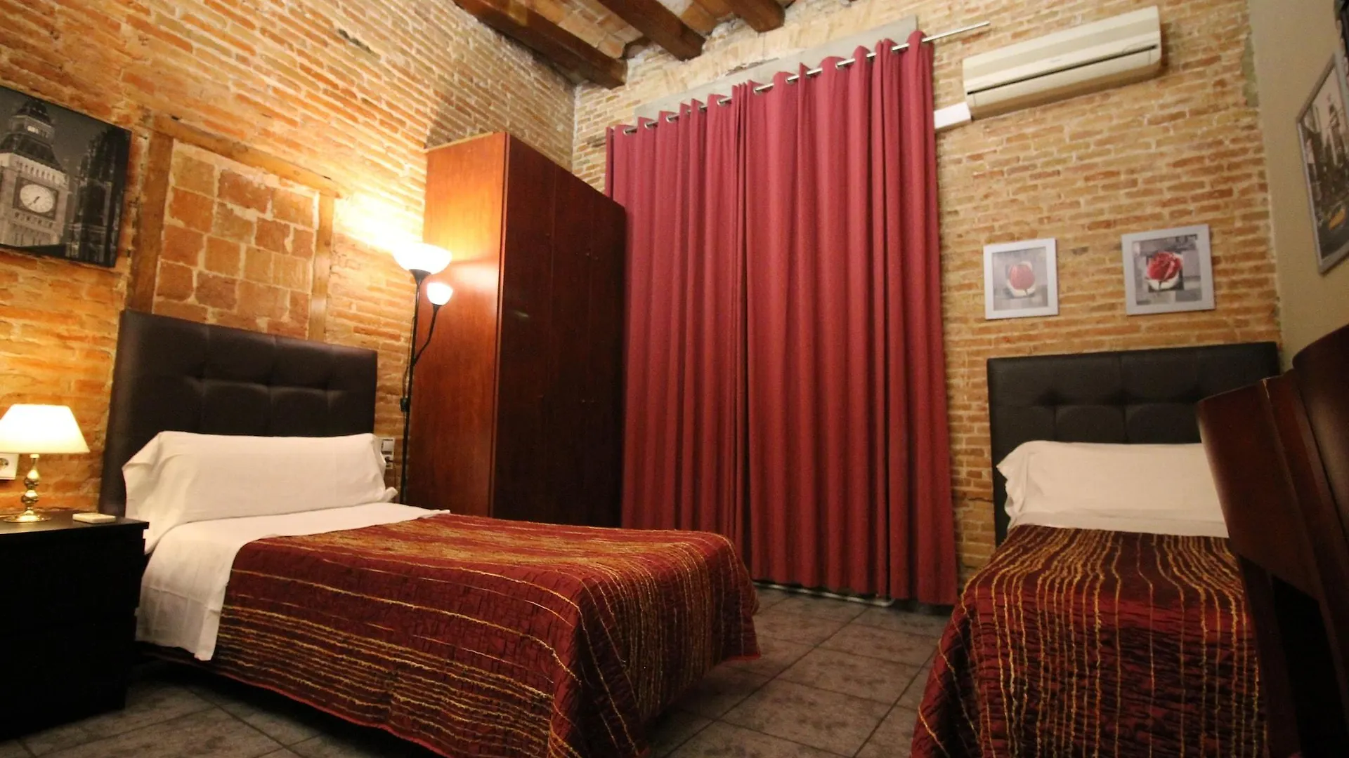 Hostal Orleans Barcelona 2*,  Spain