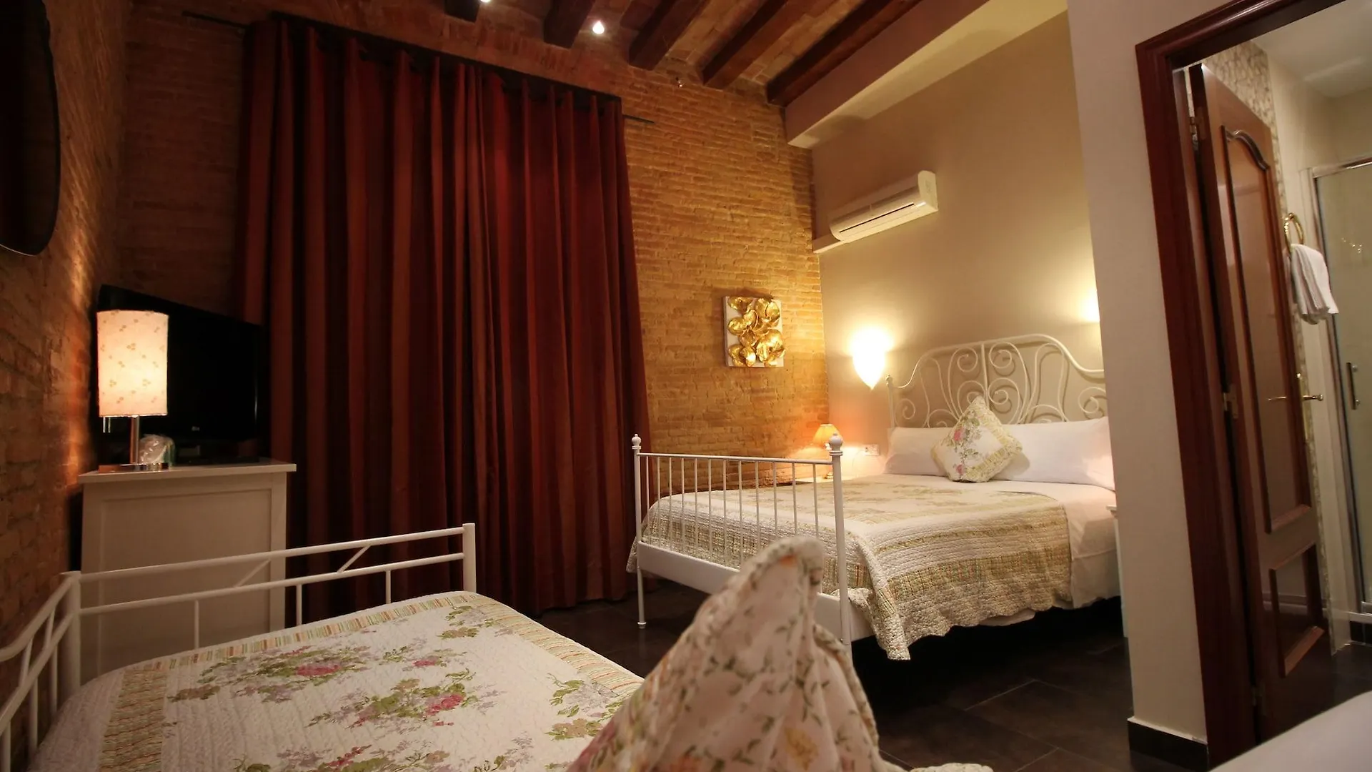 Guest house Hostal Orleans Barcelona