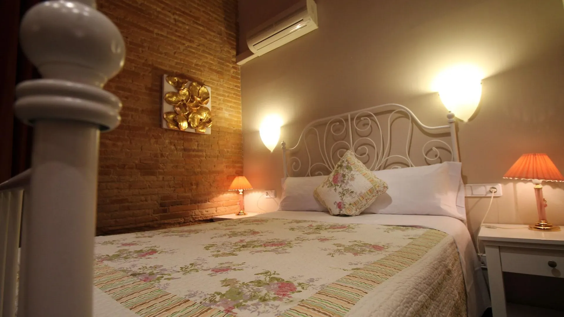 Hostal Orleans Barcelona Guest house