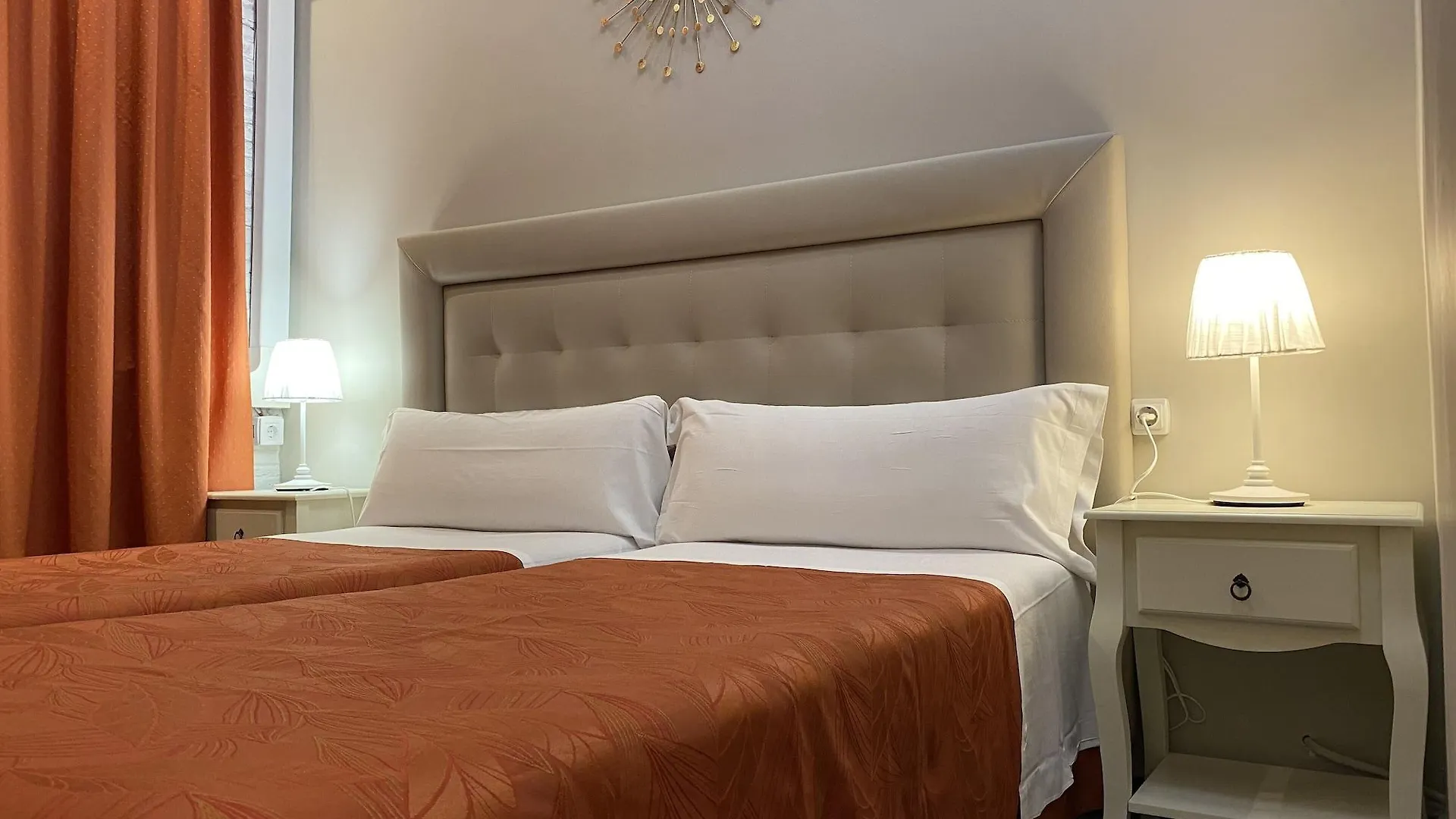 Hostal Orleans Barcelona