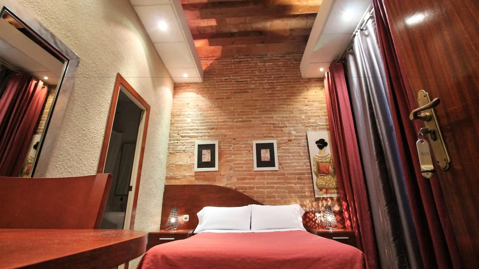 Guest house Hostal Orleans Barcelona