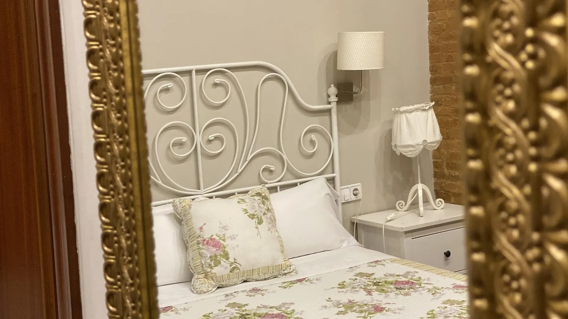 Hostal Orleans Barcelona Guest house