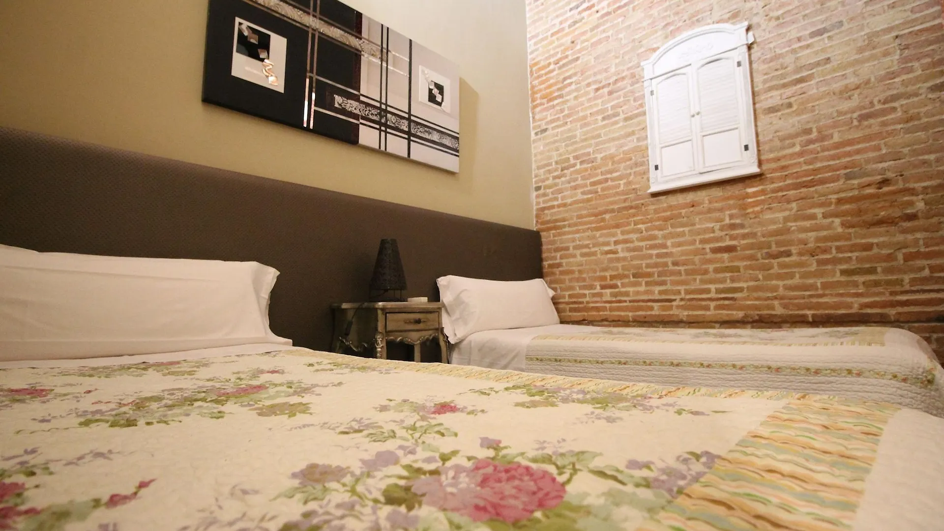 Guest house Hostal Orleans Barcelona