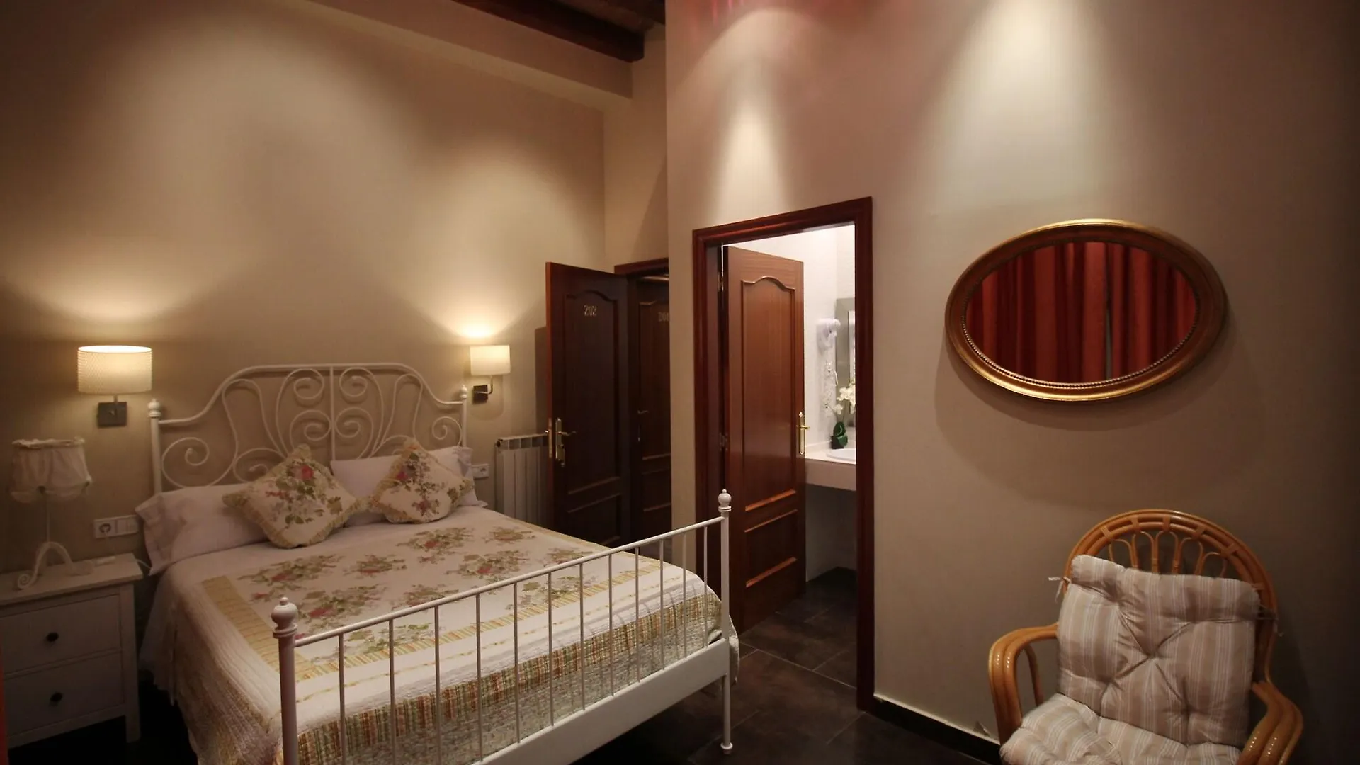 Hostal Orleans Barcelona Guest house